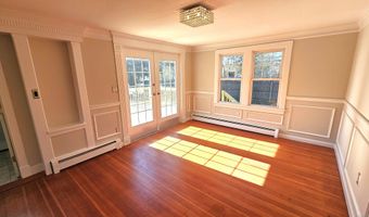 35 Meadow Rd, Clinton, CT 06413