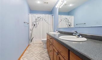 810 Latoka View Ct SW, Alexandria, MN 56308