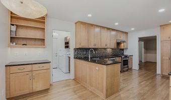 7607 MARYKNOLL Ave, Bethesda, MD 20817