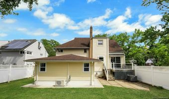 556 Sandra Pl, Teaneck, NJ 07666