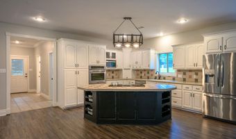 100 Plantation Ln, Batesville, AR 72501