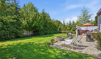 34 Brooks Farm Dr, Bristol, RI 02809