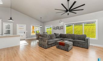 1625 W Burton Dr, Brandon, SD 57005
