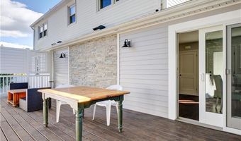 18 Sylvan Ter, Newport, RI 02840