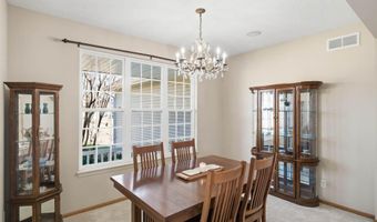 912 10th Avenue Pl, Altoona, IA 50009