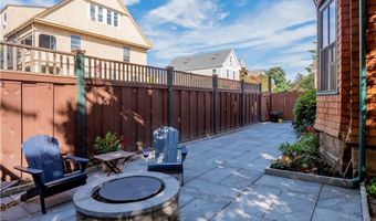 17 Lincoln St, Newport, RI 02840