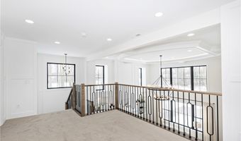690 Club Dr W, Aurora, OH 44202