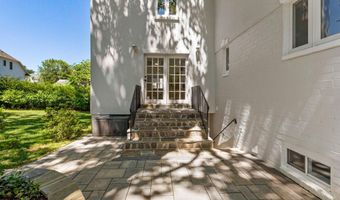 6111 35TH St N, Arlington, VA 22213