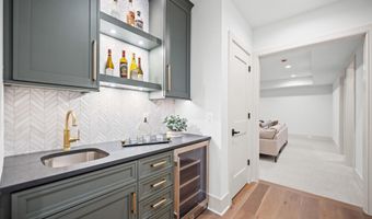 2133 N OAKLAND St, Arlington, VA 22207