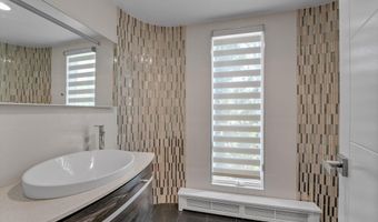 10 Macy Dr, Hewlett Bay Park, NY 11557