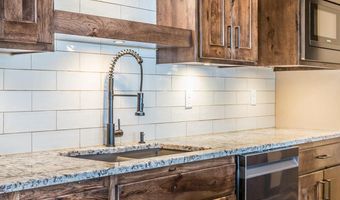 2816 E Sunflower Cir, Brandon, SD 57005