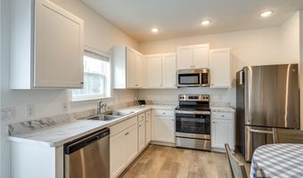 677 Crossings Ln, Akron, OH 44320