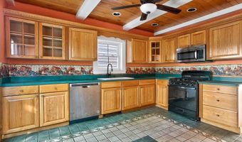 404 E 7th St, Boston, MA 02127