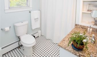 446 Bellevue Ave 6, Newport, RI 02840