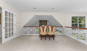 2086 Valleyview Dr, Ann Arbor, MI 48105