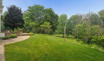 W2880 OAKRIDGE Drive, Appleton, WI 54915