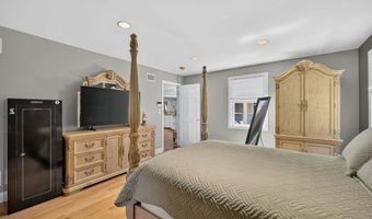63 Ansel White Dr, Acushnet, MA 02743