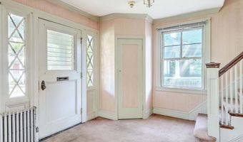 20 Stratford Rd, Cranston, RI 02905