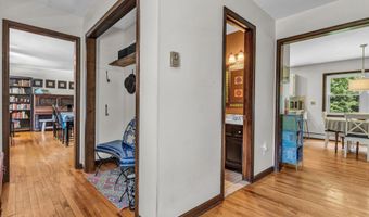 8 Sassafras Ln, Clinton, CT 06413
