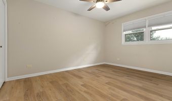 2003 E Lillian Ln, Arlington Heights, IL 60004