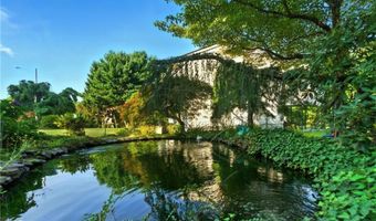 22 Camelot Cir, Johnston, RI 02919