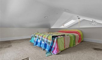 21 Foxhill Ave, Bristol, RI 02809