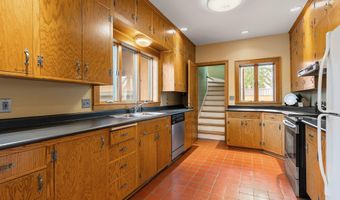 907 1st Dr NW, Austin, MN 55912
