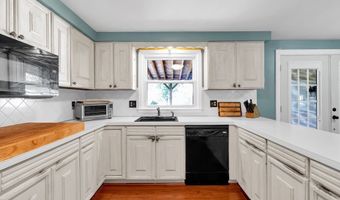 24 Rosewood Dr, Amherst, NY 14221
