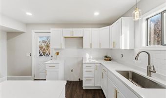 10 Woburn St, Cranston, RI 02910