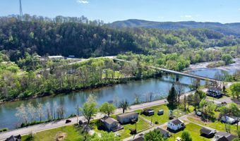 127 Calhoun St, Alderson, WV 24910