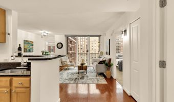 880 N POLLARD St 801, Arlington, VA 22203