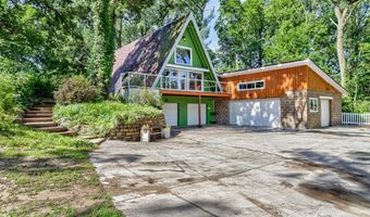 532 W Riverside Rd, Ames, IA 50010