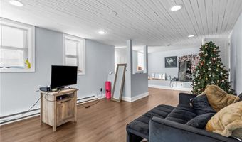 27 Ferncliff Ave, North Providence, RI 02911