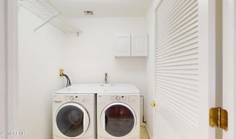 11 Drake Dr, Bayville, NJ 08721