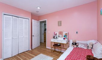 532 W Riverside Rd, Ames, IA 50010
