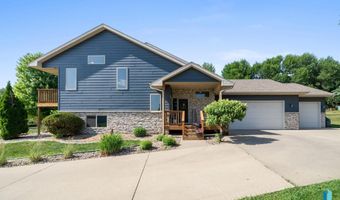212 N Fairway Dr, Brandon, SD 57005