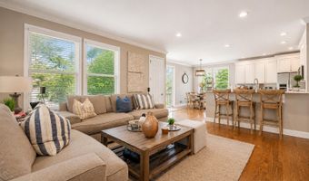 71 Compton St, Belford, NJ 07718