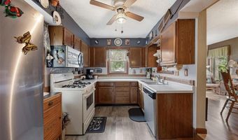 701 E 1st St, Anamosa, IA 52205