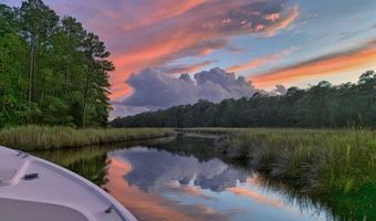 232 N Brightleaf Dr, Minnesott Beach, NC 28510