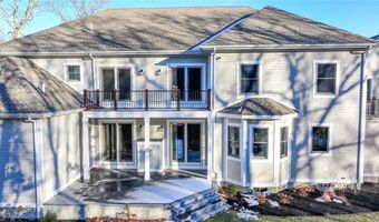 7 Dennell Dr, Lincoln, RI 02865