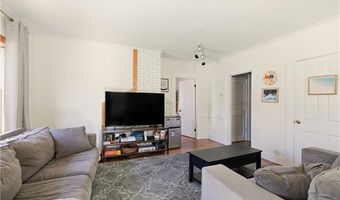 13 Holland St 1, Newport, RI 02840