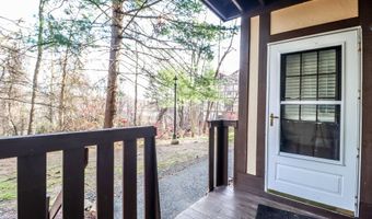 27 Rollingwood Dr 27, Brookfield, CT 06804