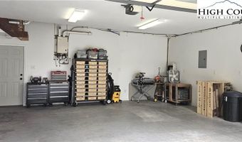 140 Library Ln, Banner Elk, NC 28604