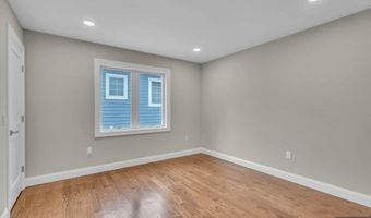55 Maiden Ln, Bergenfield, NJ 07621