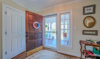 8 Creekside Way, Asheville, NC 28804