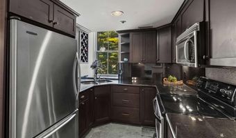 6 Howe Ave 8, Newport, RI 02840