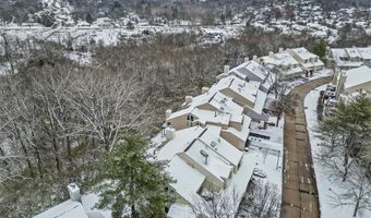 1872 Ridgeview Circle Dr, Ballwin, MO 63021