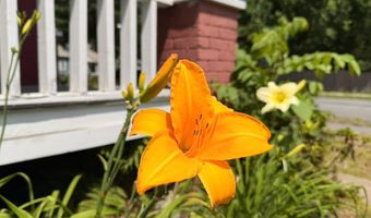 136 Oak Grove Ave, Brattleboro, VT 05301
