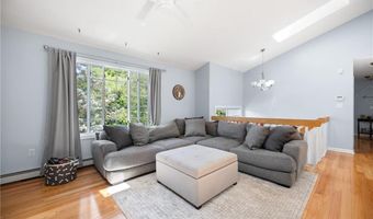 153 Grandview Ave, Lincoln, RI 02865