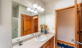 1323 VILLAGE Loop, Bandon, OR 97411